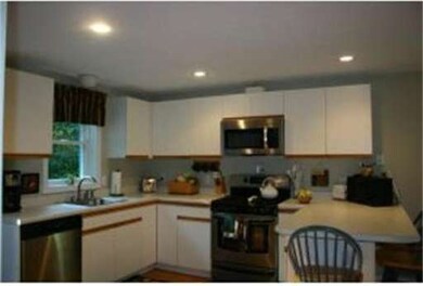 10 Jessica Ln, Hudson, NH 03051 - photo 4