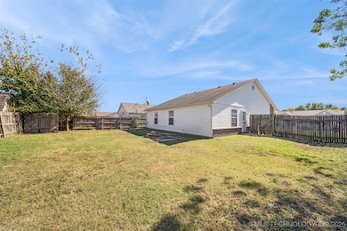 1012 W 22nd St, Claremore, OK 74017 - photo 3