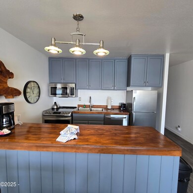 1000 SE Bay Blvd unit D-118, Newport, OR 97365 - photo 5