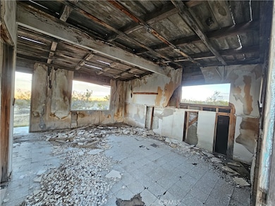 411 Powerline Rd, Lucerne Valley, CA 92356 - photo 4