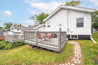 Good sized Deck, cobblestone walk to garage