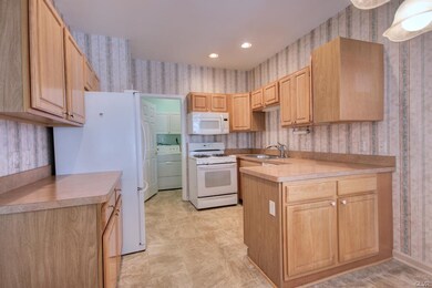 4695 Blue Grass Ln unit 18, Macungie, PA 18062 - photo 7
