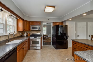 159 S Evanslawn Ave, Aurora, IL 60506 - photo 6