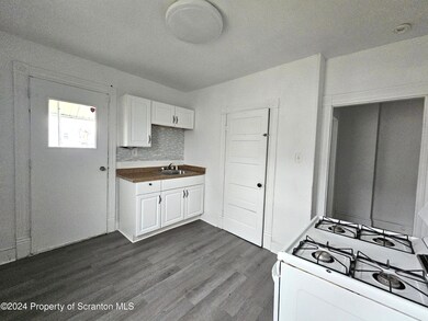 1531 Washburn St unit 2nd Fl, Scranton, PA 18504 - photo 3