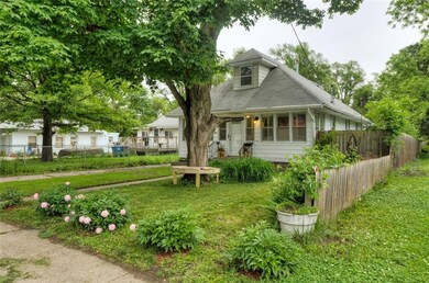 2023 SE 6th Street - front view