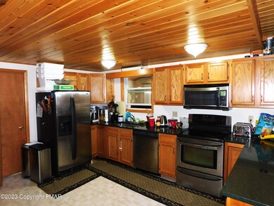 1035 Sundew Rd, Jefferson Township, PA 18436 - photo 5