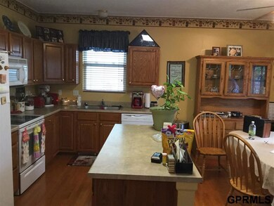 2206 S Mineral Dr, Papillion, NE 68046 - photo 3