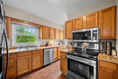 3269 E Douglas Ave, Des Moines, IA 50317 - photo 7