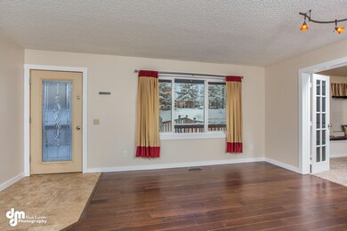 Living Room_Entry 5767-FULL