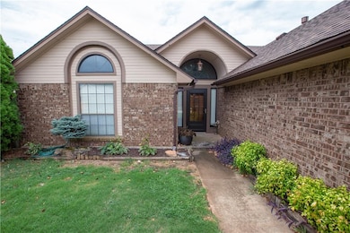 2208 NE 10th St, Moore, OK 73160 - photo 2
