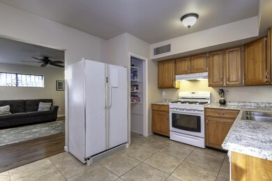 2946 N Euclid Ave (16 of 26)