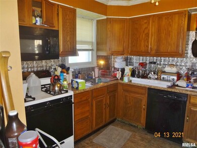 305 5th St, Lincoln, IL 62656 - photo 2