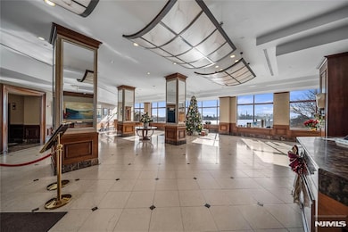 Palisades unit 3013, Fort Lee, NJ 07024 - photo 2