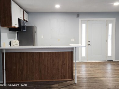 15 Pointe St unit 1st Floor, Mount Pocono, PA 18344 - photo 6