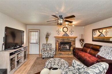 1701 SE 14th Street living room