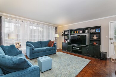 102 Valley Rd., #24 Living room