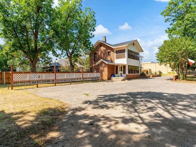 410 N Anglin St, Cleburne, TX 76031 - photo 4