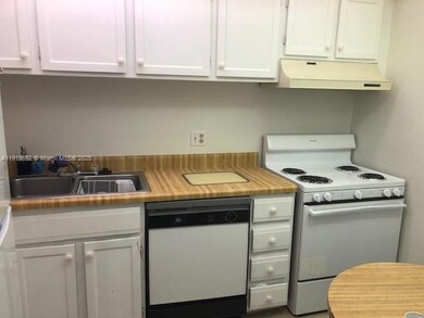 3720 Inverrary Dr unit 1C, Lauderhill, FL 33319 - photo 5