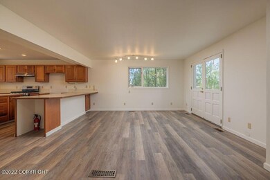 003_2022.07.18 . 324 E Manor Ave