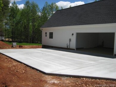 2561 Moon Creek Ln, Clover, SC 29710 - photo 3