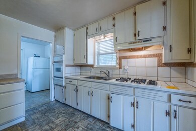 633 E McVay-05