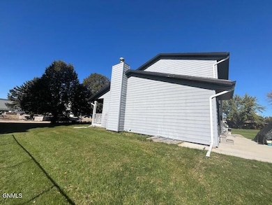 2027 5th Ave SW, Jamestown, ND 58401 - photo 3