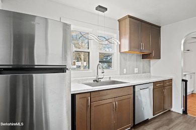 11 Mcallister St, Pittsfield, MA 01201 - photo 4