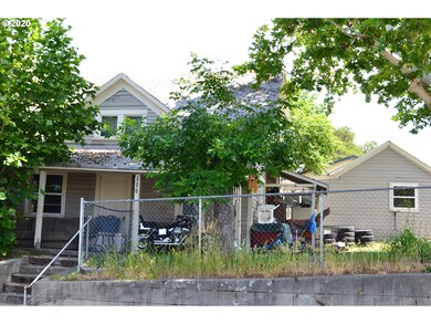 806 Union St, the Dalles, OR 97058 - photo 2