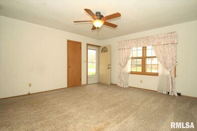 3710 N Pine St, Davenport, IA 52806 - photo 5