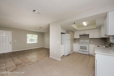 004-photo-dining-room-10181237