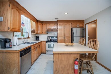 25 Tyler St, Salem, NH 03079 - photo 7