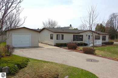 204 E 2nd St, Elk Rapids, MI 49629 - photo 2
