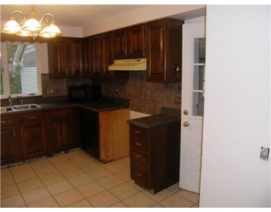 70 Quaid Ln, Warwick, RI 02886 - photo 2