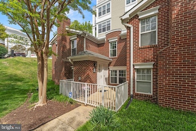 Lillian Court unit TH20, McLean, VA 22102 - photo 3