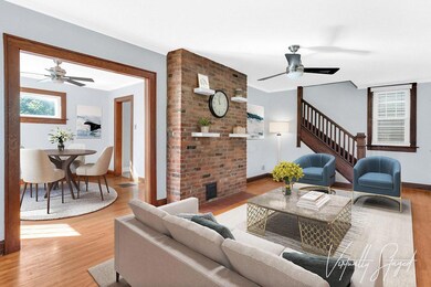 LIVING ROOM/DINING ROOM