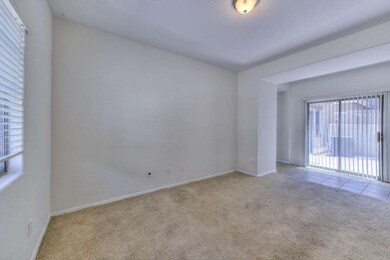 005_Family Room