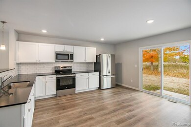 204 Kingsberry, Blissfield, MI 49228 - photo 6