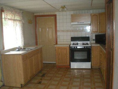 424 Blackhawk Ave, Carpentersville, IL 60110 - photo 4