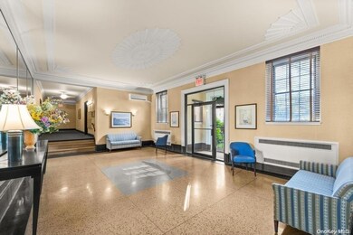 1 Meadow Dr unit 3D, Woodmere, NY 11598 - photo 5