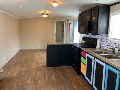 557 SW Cutoff unit 100, Auburn, MA 01501 - photo 5