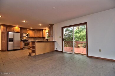 228 Bear Medicine Cir, Effort, PA 18330 - photo 3