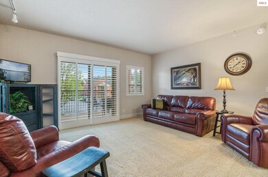 A spacious living area. Furniture included!