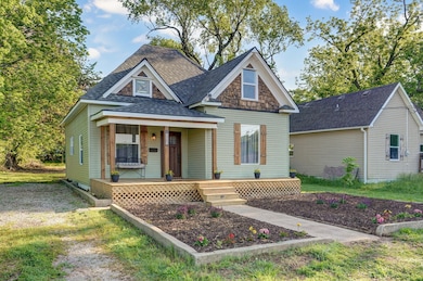 1301 E Locust St-1