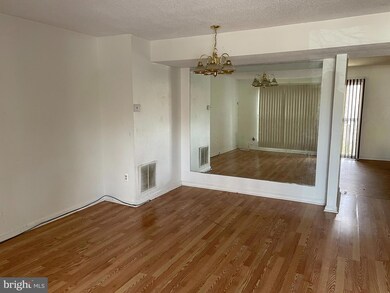 7426 Catterick Ct, Windsor Mill, MD 21244 - photo 2