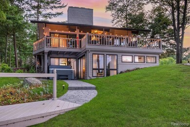 Jaw Dropping Views from this Wrap- Around Deck & Patio w new HotSpring Salt-Water Spa