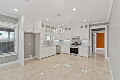 3905 Melbourne St, Houston, TX 77026 - photo 7