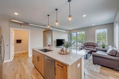 400 SW 7th St unit 201, Des Moines, IA 50309 - photo 2