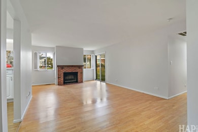 602 Eastview Ct unit Z1, Schaumburg, IL 60194 - photo 2