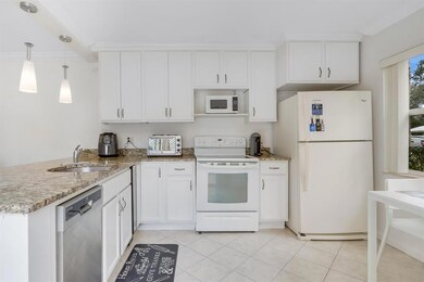 34 Clinton Ct unit D, Royal Palm Beach, FL 33411 - photo 5