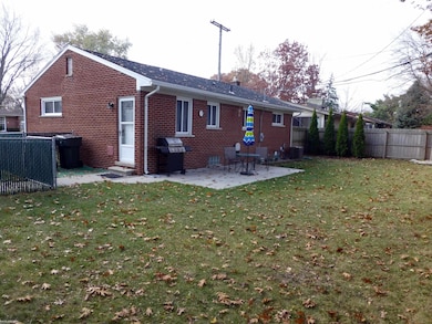 21201 Gordon Rd, Saint Clair Shores, MI 48081 - photo 7